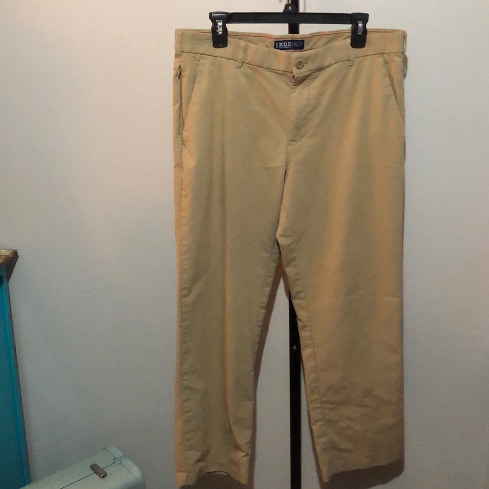Men’s IZOD PERFORMANCE khaki pants Size 34x30